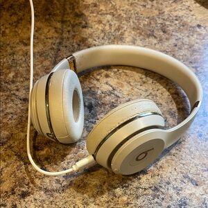 Beats Solo 3 Cream Wireless Headphones